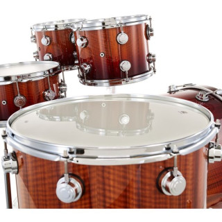 DW Эзотик Рич Ред над Etimoe MM DW Exotic Rich Red over Etimoe MM