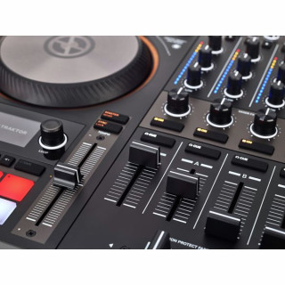 Native Instruments Traktor S4 MK3 Native Instruments Traktor S4 MK3