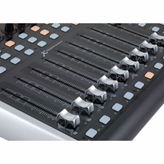 Behringer X-Touch Compact Компактный Behringer X-Touch Compact