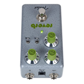 Реверберация звука молотка на крыле Fender Hammertone Reverb