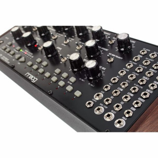 Мать Муга-32 Moog Mother-32