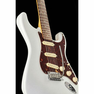 Крыло AM Ultra Strat RW Arctic Pearl Fender AM Ultra Strat RW Arctic Pearl