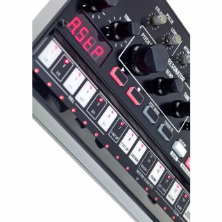 Удар Korg Volca Korg Volca Kick