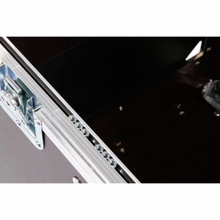 Сервисный люк Thon L-образной стойки 10U Thon L-Rack 10U Service Hatch