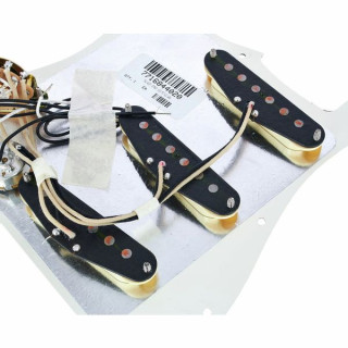 Готовый пикгард Fender Pre-Wired ST PG SSS 57/62 WH Fender Pre-Wired ST PG SSS 57/62 WH
