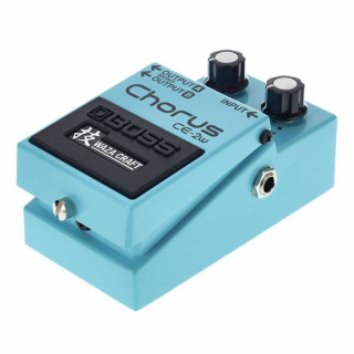 Педаль эффектов Boss CE-2w Boss CE-2w