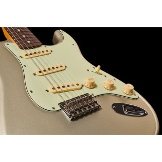 Электрогитара Fender Robert Cray Standard Signature Fender Robert Cray Standard Signature