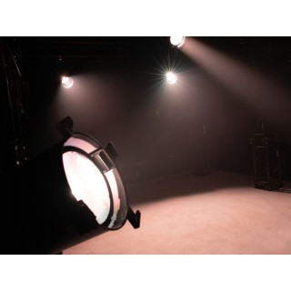 Eurolite LED PAR-64 COB RGBW Zoom MK2 Eurolite LED PAR-64 COB RGBW Zoom MK2