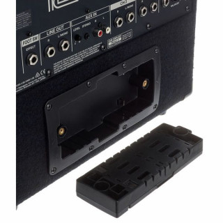 Roland KC-220 Roland KC-220